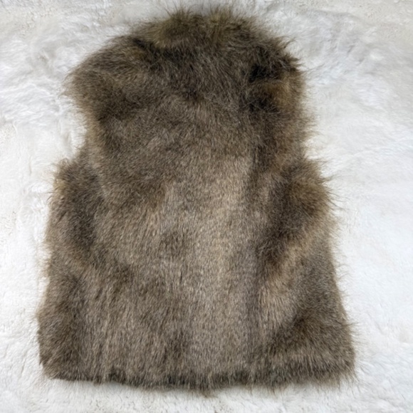 Johnnie B Quality Goods Mini Boden Faux Furry Vest Size 16+ Teens/Women's Small - Picture 8 of 8